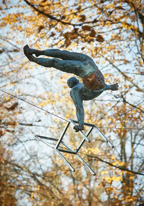 Jerzy Kędziora - Acrobat with a chair - BALANCE SCULPTURE
