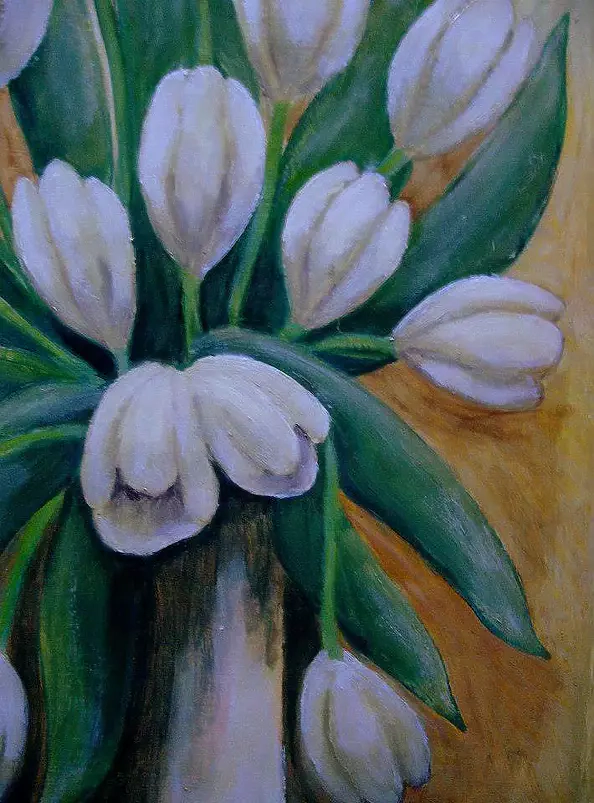 Małgorzata Grzechnik - Białe tulipany w białym wazonie.