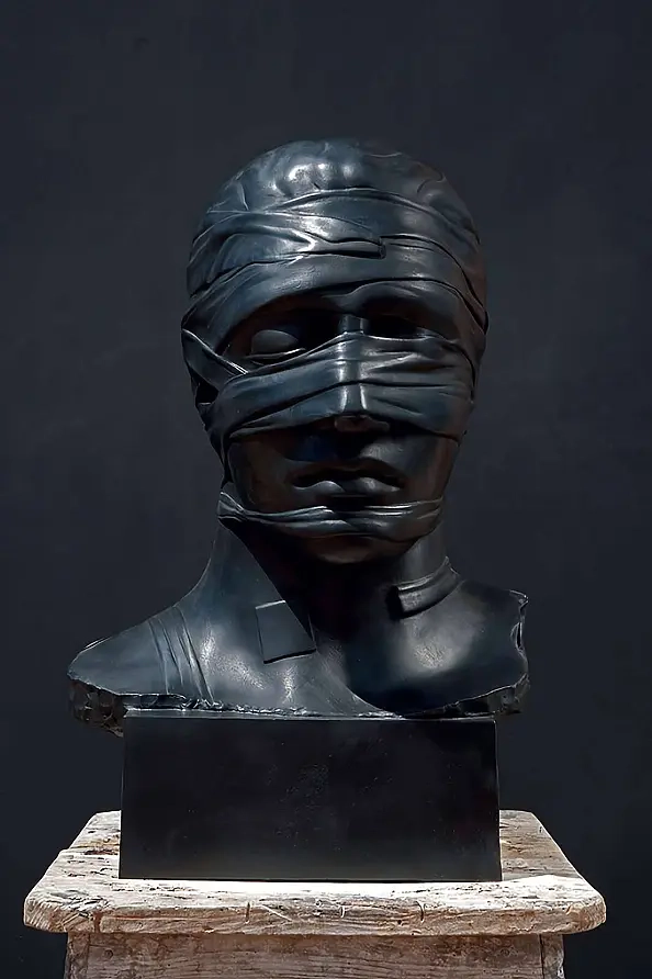 Igor Mitoraj - Ikar z zasłoniętymi oczami II - RZEŹBA W BRĄZIE