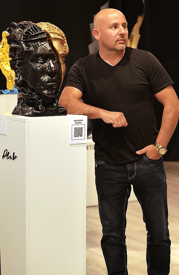 Krzysztof Plonka - Intropium bronze sculpture