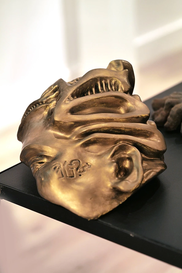 Krzysztof Plonka - Intropium bronze sculpture