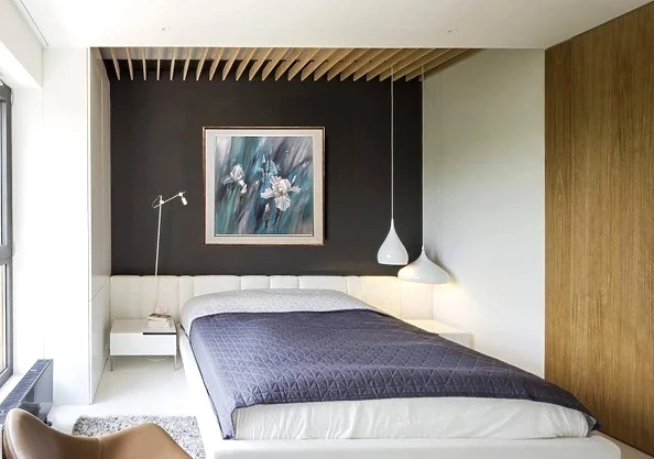 Lidia Olbrycht - Irises in White Robe