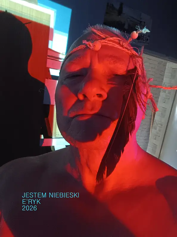 Eryk Maler - Sfinge femminile, cane del tempo, 3 ali, 2024