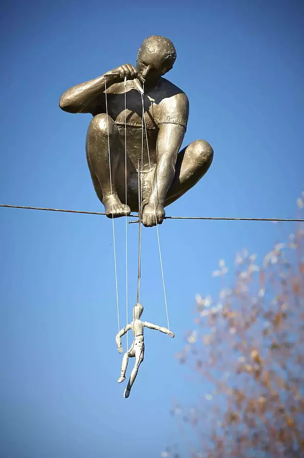 Jerzy Kędziora - Puppeteer - BALANCED SCULPTURE