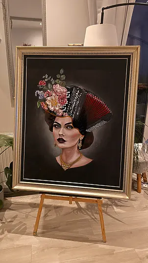 Piotr Starzecki - Nadia - Black suits her