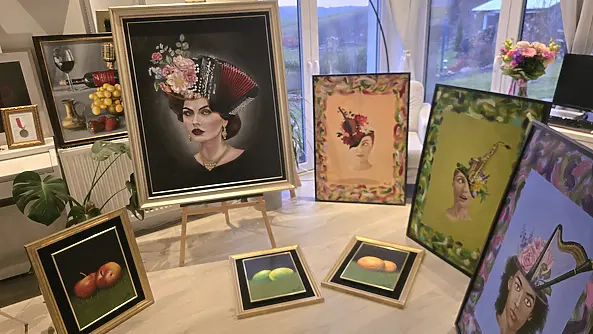 Piotr Starzecki - Nadia - Black suits her