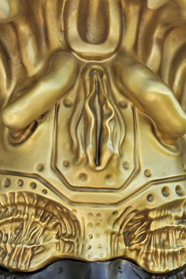 Krzysztof Plonka - Nutrix sculpture