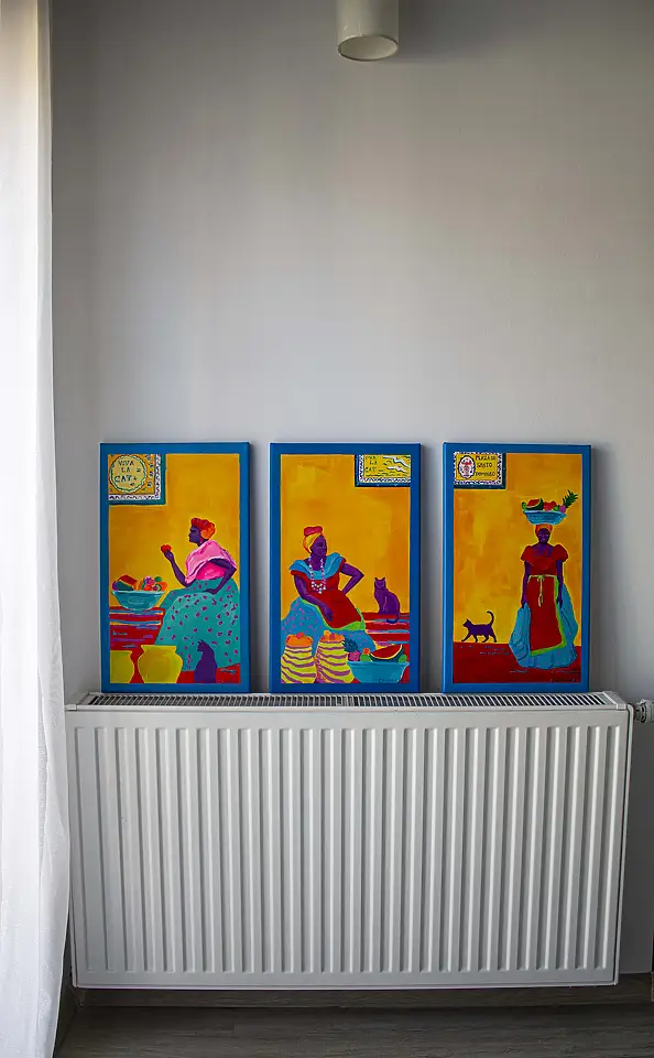 Oksana Chumakova, Triptychon-Gemälde „Viva La Cat!“, Acrylgemälde - Leinwand, 90 x 50