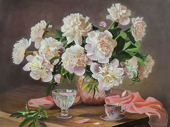 Tomasz Mrowiński - Peonie z filiżanką kawy