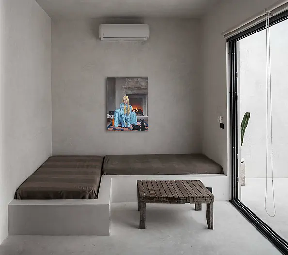 Nataliya Bagatskaya - By the fireplace