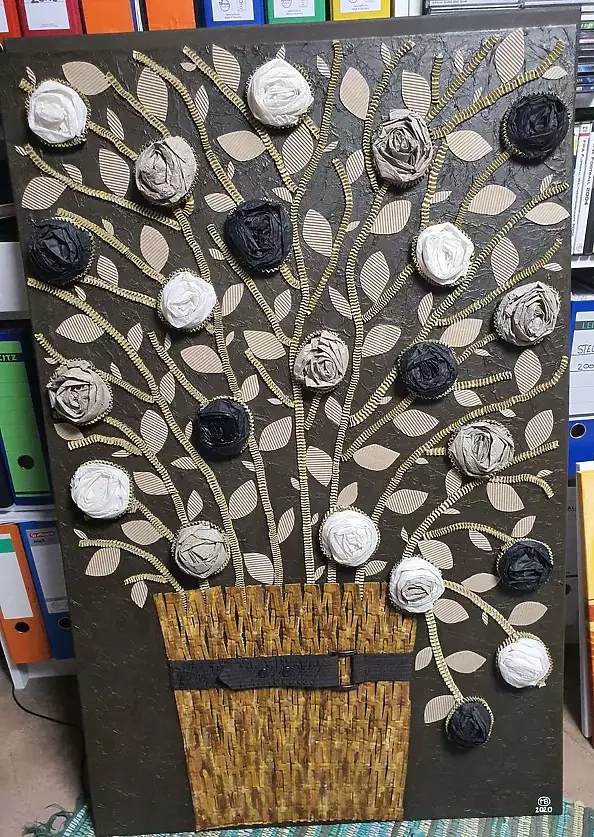 Marianna Małgorzata Bakanowicz - Roses from recycling - 1 - 2020