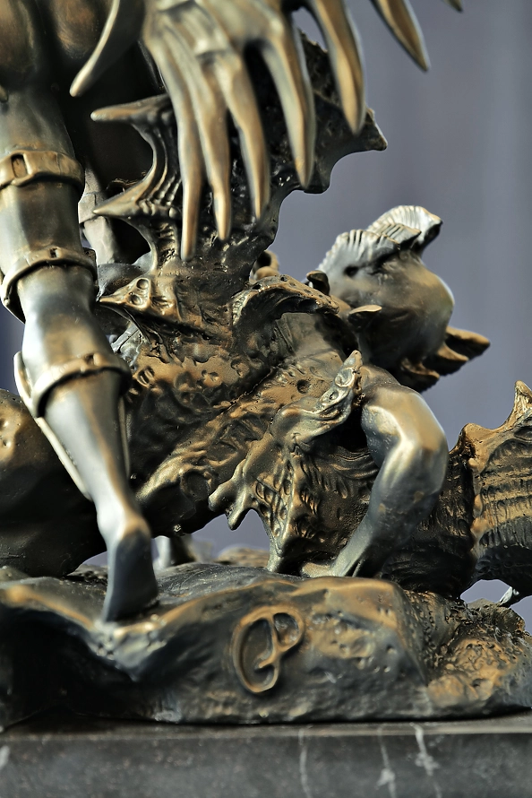 Krzysztof Plonka - Rzeźba " Decretation Divinorum "