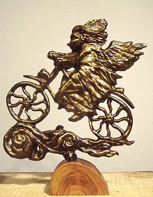Krzysztof Śliwka - Rzeźba anioł cyklista