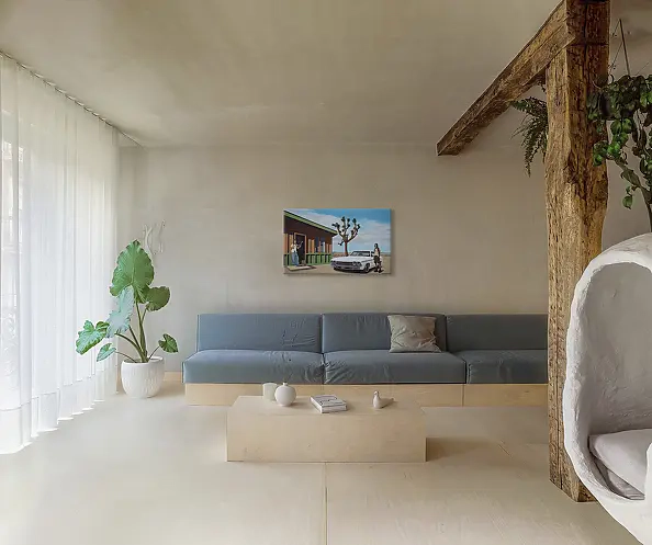 Nataliya Bagatskaya - Old Newspaper