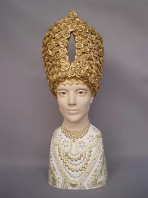   - sculpture Golden coif