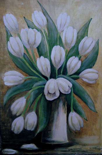 Białe tulipany w białym wazonie. - Małgorzata Grzechnik